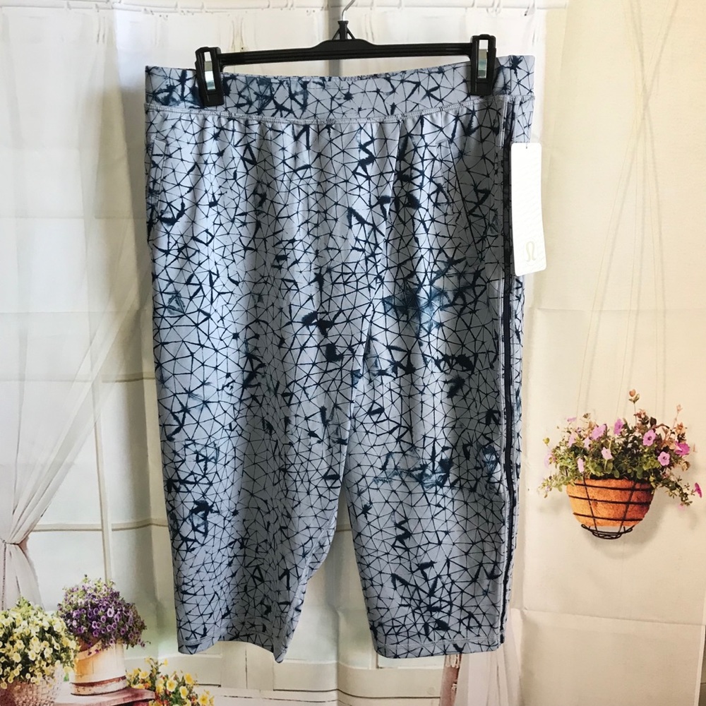 NWT SCSF LULULEMON RETREAT YOGI CROP - - Size 8 - Picture 5 of 8